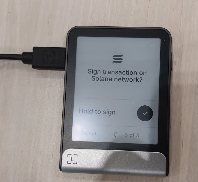 Anyone want my LEDGER with 100 $SOL ?

To take part:  

Like &amp; retweet this post  
Only followers will qualify

I'll select the winner within the next 24 hours.