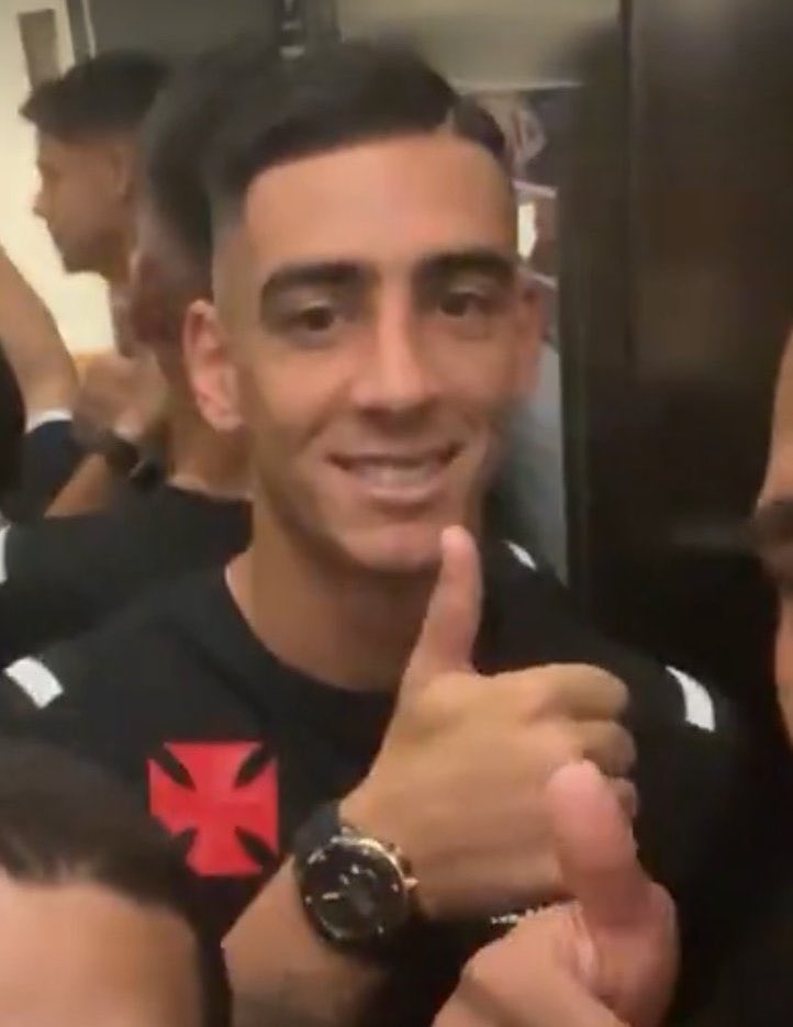 O dia que este homem PISAR num podcast, eu vou colocar um terno e assistir como se fosse uma pré-estreia de Cannes.