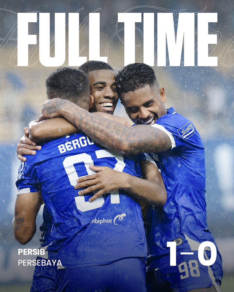 persib's tweet image. Dibawah guyuran hujan, kemenangan berhasil diamankan #PERSIB sore ini ⚔️💙

#PERSIBDAY #WeArePERSIB