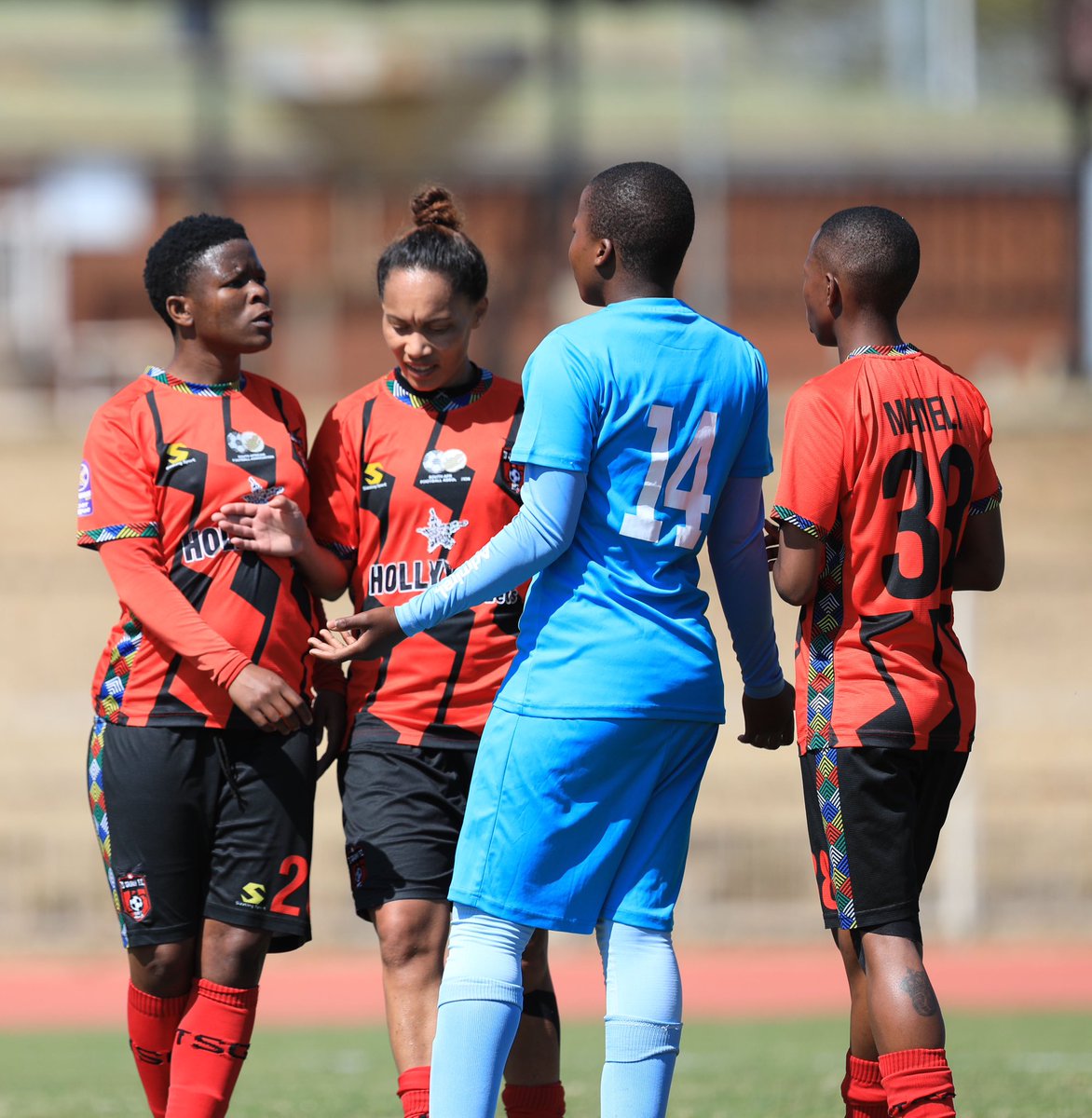 🚨𝕋𝕚𝕥𝕝𝕖 𝕣𝕒𝕔𝕖 𝕙𝕖𝕒𝕥𝕚𝕟𝕘 𝕦𝕡‼️

TS Galaxy Queens top the #HollywoodbetsSuperLeague with 43pts, but <a href="/SundownsLadies/">Mamelodi Sundowns Ladies Team</a> (41pts, game in hand) &amp; Fort Hare (39pts) are right on their heels

👉 Read full preview here: basadiaction.blogspot.com/?m=1

#HBSL #BasadiAction #SAFootball