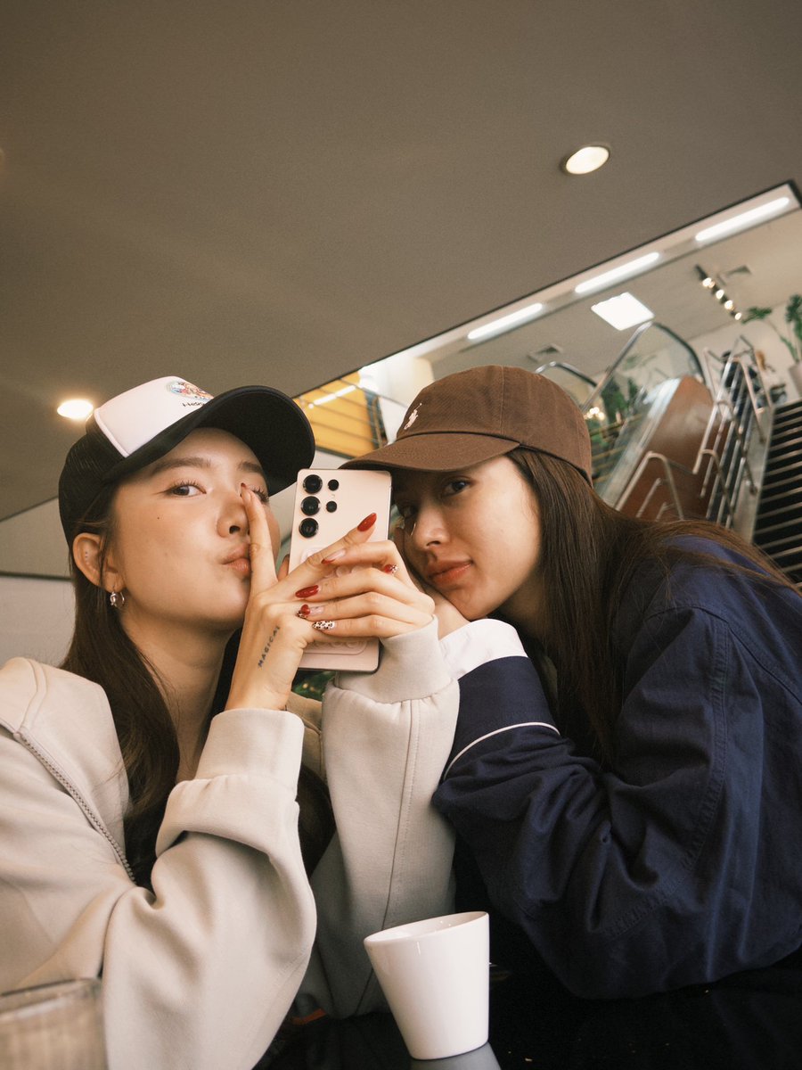 ThanaminV's tweet photo. โตเล้กกะโตไหย่ 🫰 @Enjoyyotdrr  @JUNE_NANNIRIN https://t.co/bzVLK6uzor