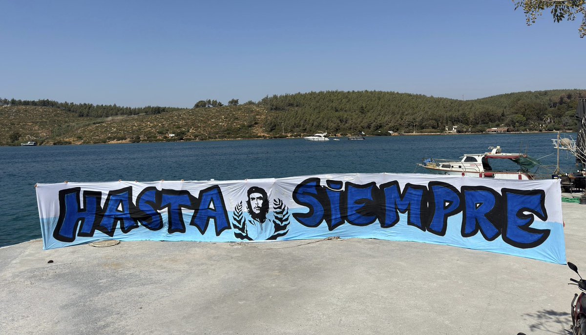 Karlı dağlar gibi dik tut başını
Gösterme yaranı çat kaşlarını ! 

#ŞimşeklerGrubu