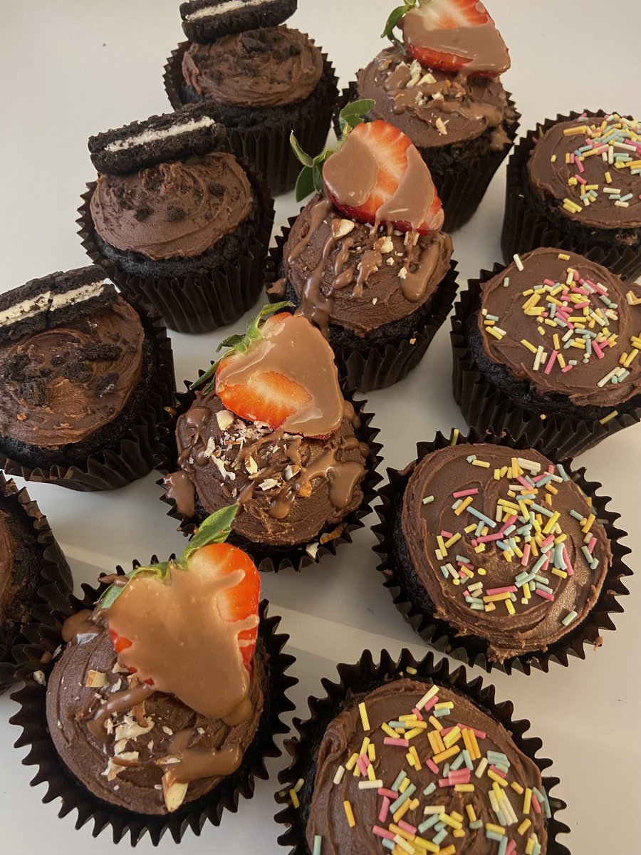 adoremimiii's tweet image. Cupcakes for my friends 🧁