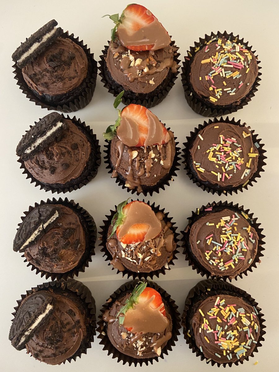 adoremimiii's tweet image. Cupcakes for my friends 🧁