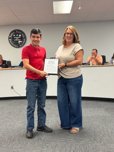 Malachi Hawkins, LHS student, was recognized at the September Board of Education meeting for his outstanding achievement competing at the HOSA International Leadership Conference.  He was presented a plaque by board member Stephanie Hatcher.  Congratulations Malachi!