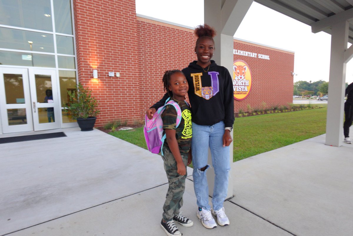 Our lady’s basketball team spent there morning, greeting students with smiles as they head into their day. Thank you North Vista Elementary School for having us. The best way to find yourself is to lose yourself in the service of others.
#CommunityFirst  #WeAreWilson