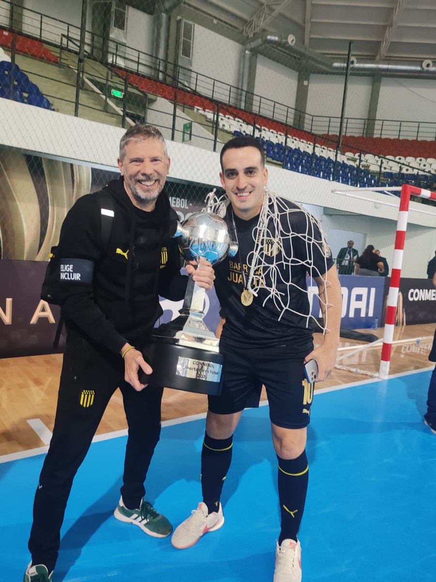 Cuando se complica... Cuando las papas queman, cuando no la ves por ningún lado... la pelota siempre al 10 y ocurrirá otro milagro.

El Capitán de Mi Club. La Bestia, El Intratable. 

Feliz cumpleaños 🙌💪🖤💛🖤 <a href="/NicoOrdoqui10/">Nico Ordoqui</a>