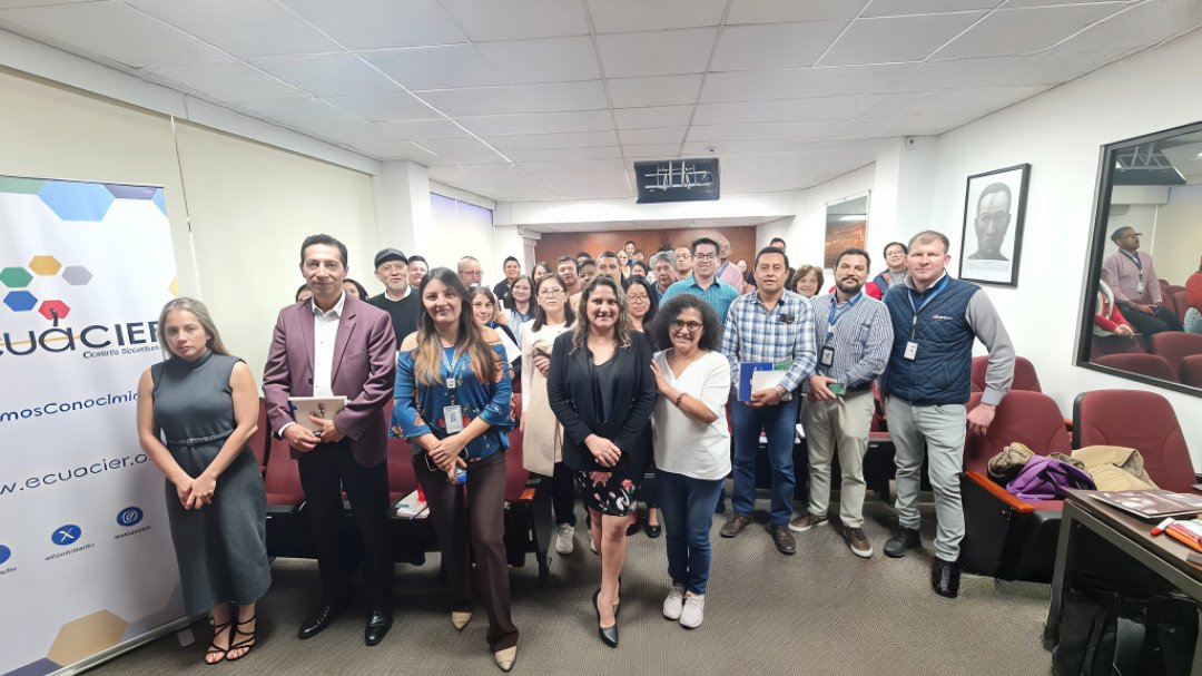 EcuacierEc's tweet photo. ✍️¡Cerramos con éxito el 3er grupo de la capacitación en #Redacción y #Ortografía! Fortalecimos las habilidades del talento humano de #ARCONEL para crear documentos claros, precisos y coherentes que potencian la gestión y la imagen corporativa. #SomosConocimiento #Ecuacier https://t.co/2VeRwPYEwq