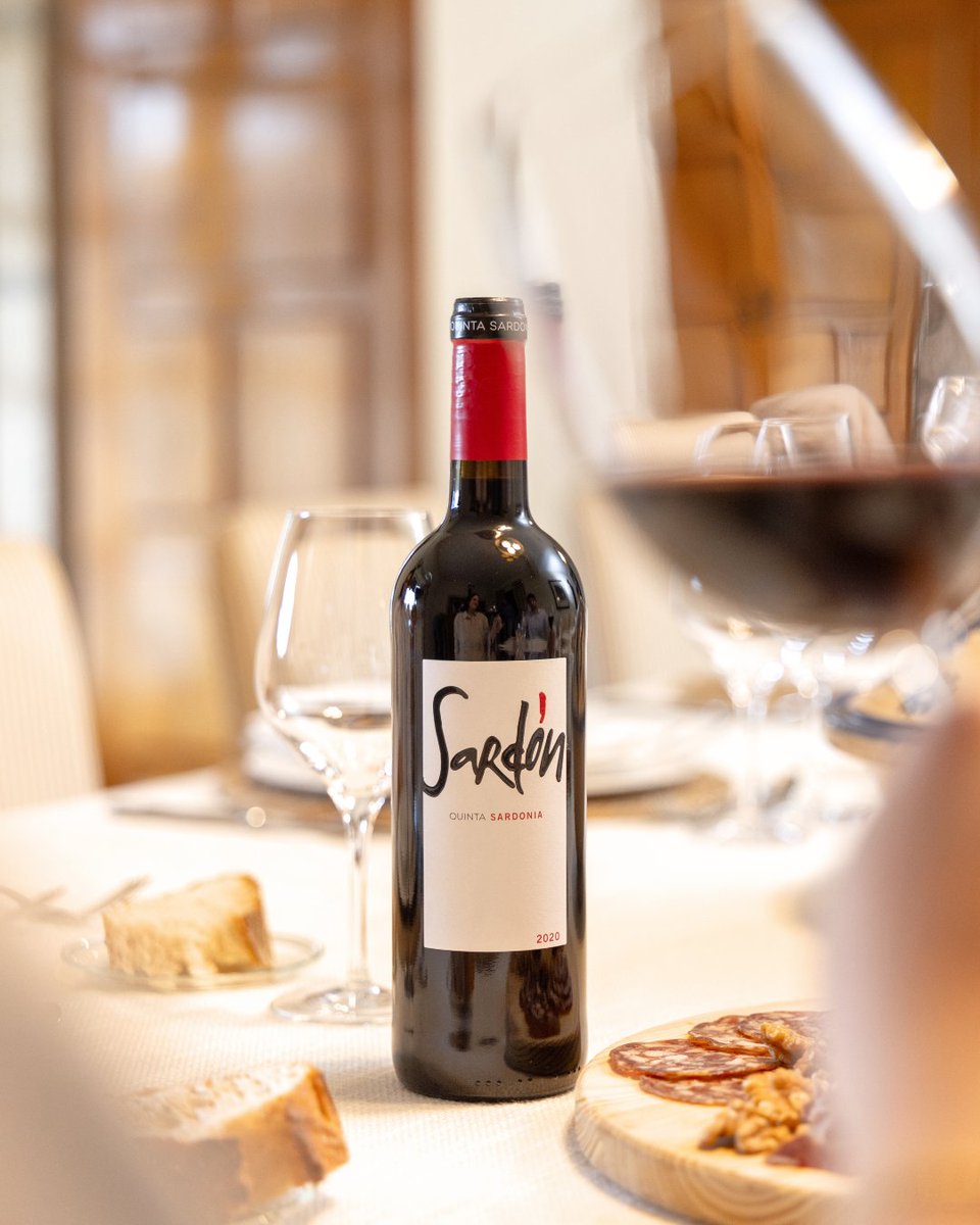 #Sardón I Un vino con personalidad, fino y de buena estructura e intensidad aromática, que se convertirá en vuestra opción preferida para picoteos e infinidad de maridajes.

¡Salud! 🍷
.
.
#GrupoTerrasGauda #SomosTerrasGauda #QuintaSardonia #ValledelDuero #redwine #wine #winelife
