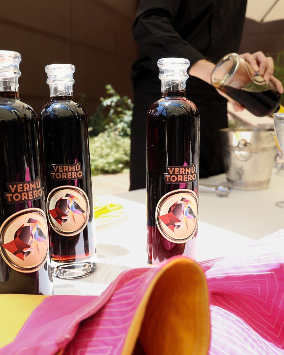 Diversión, tradición y un toque de vermú. 
Así sabe Valladolid en San Lorenzo con nuestro Vermú Torero.

¡Felices Fiestas! 🎉

bellorivinos.com

#bellorí #vinos #sanlorenzo #valladolidenfiestas #valladolid #brindacontorero