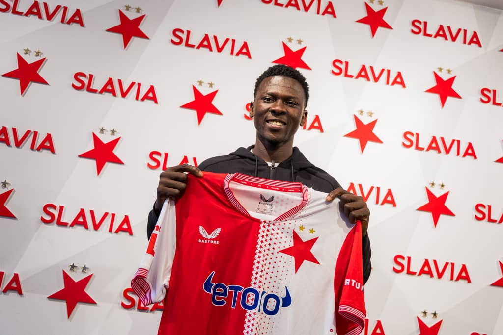 Right2WSC's tweet image. CLUB STATEMENT!!!

 Right2Win FC can confirm that attacking midfielder Mubarak Emmanuel Suleimam has joined Czech Republic side Slavia Prague.

The 18-year-old has signed the dotted lines and is all set for the new challenge.

#Right2Win #WeAreGifted