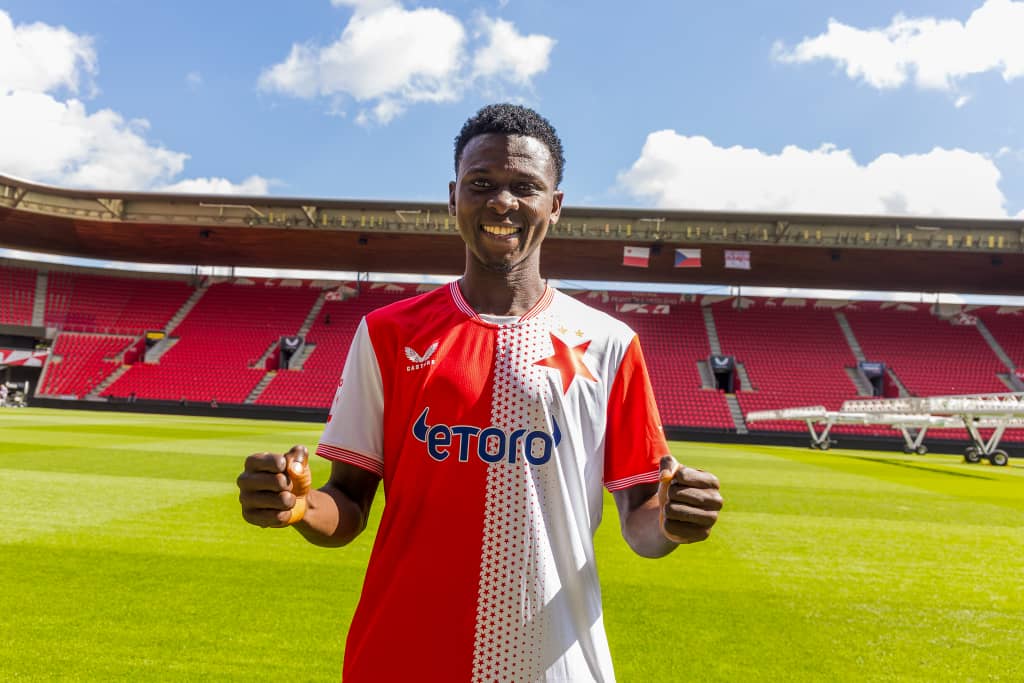 Right2WSC's tweet image. CLUB STATEMENT!!!

 Right2Win FC can confirm that attacking midfielder Mubarak Emmanuel Suleimam has joined Czech Republic side Slavia Prague.

The 18-year-old has signed the dotted lines and is all set for the new challenge.

#Right2Win #WeAreGifted