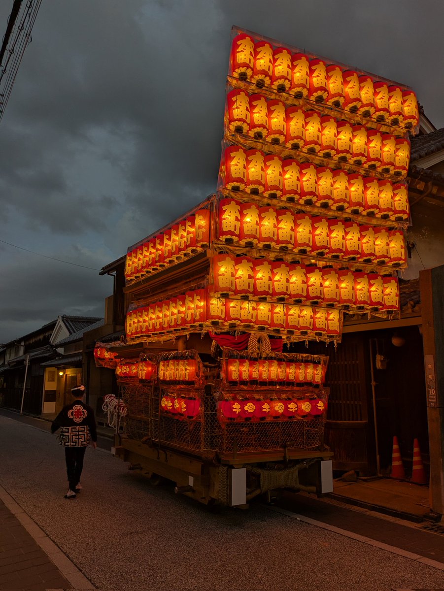 hiro19791108's tweet photo. 試験曳き　夜
紀州街道に佇む本町だんじり https://t.co/agkJqoMl4n