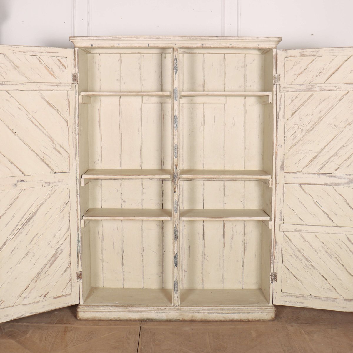 19th Century English painted two door linen cupboard with decorative paintwork. tinyurl.com/47hbv4tk
#PaintedLinenCupboard #linencupboards #twodoorlinencupboards