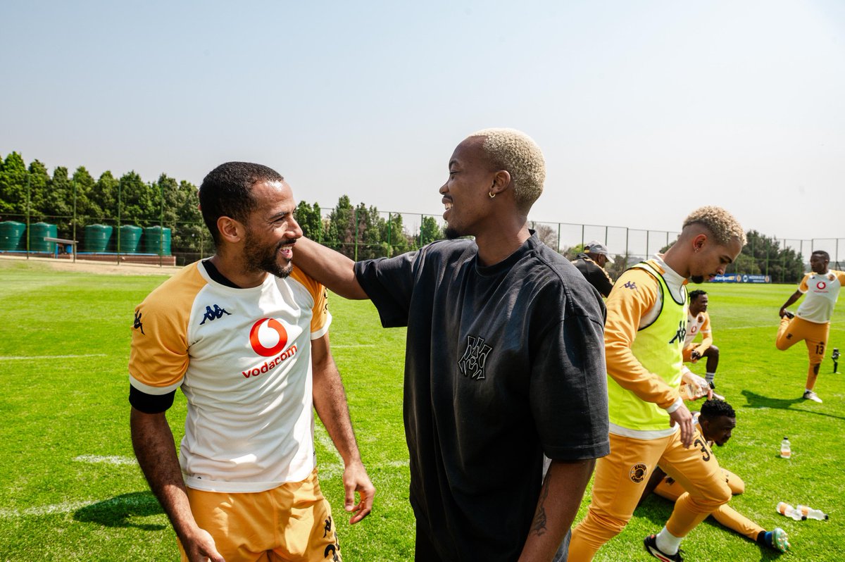 Khanyisa Mayo Arrives at the Village

Welcome back to the Kaizer Chiefs Village! A lot has changed since you were last here with your dad. 

#Amakhosi4Life #AlwaysHome