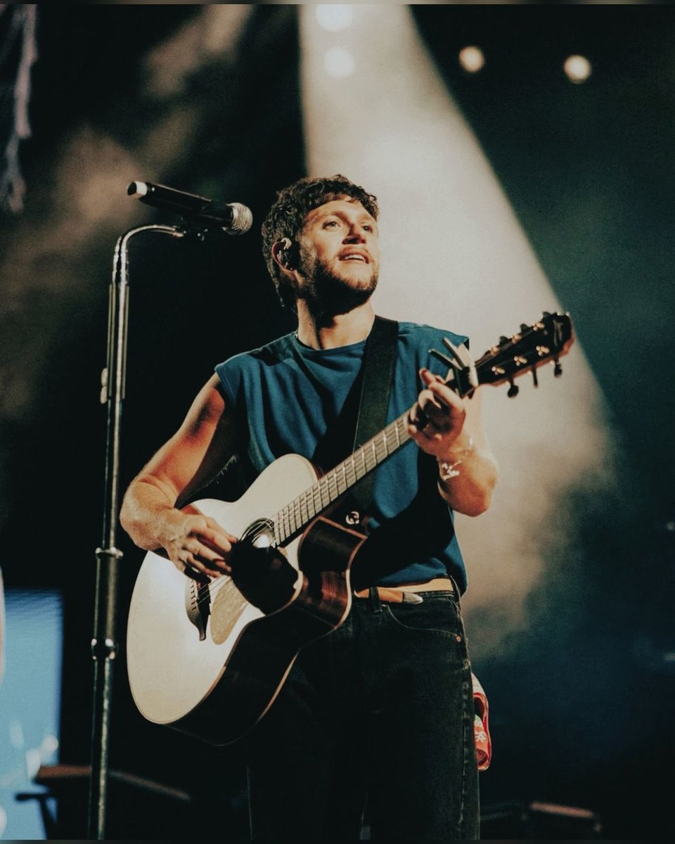 Ls28_Zp25's tweet image. #NiallsMonth❤️

Day 12-  Niall on stage❤️I miss seeing this cutie on stage🥹

#ProjectNiall #WeLoveYouNiall