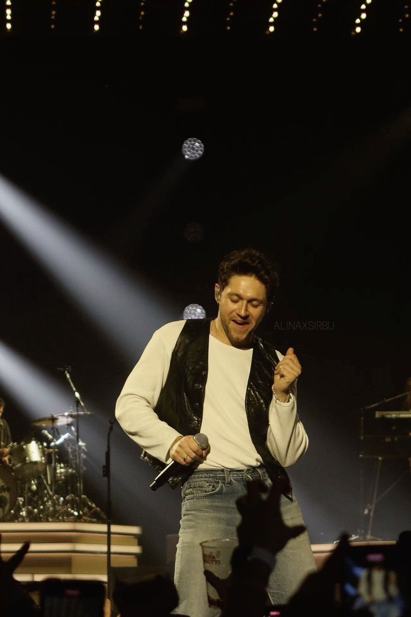 Ls28_Zp25's tweet image. #NiallsMonth❤️

Day 12-  Niall on stage❤️I miss seeing this cutie on stage🥹

#ProjectNiall #WeLoveYouNiall
