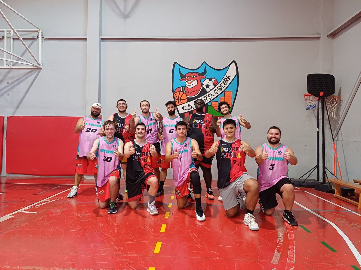 Fashion Black <a href="/CDJPuertaOscura/">CD Puerta Oscura</a> 🏀
Estrenando nuevas Equipaciones 🤩
🩷🩵
❤️🖤
¡¡🏷️MUUUMY PASARELA 2025💣!!
#TodoAlNegro 🖤
#BlackModels 😎
#SiempreJuntos 🫂