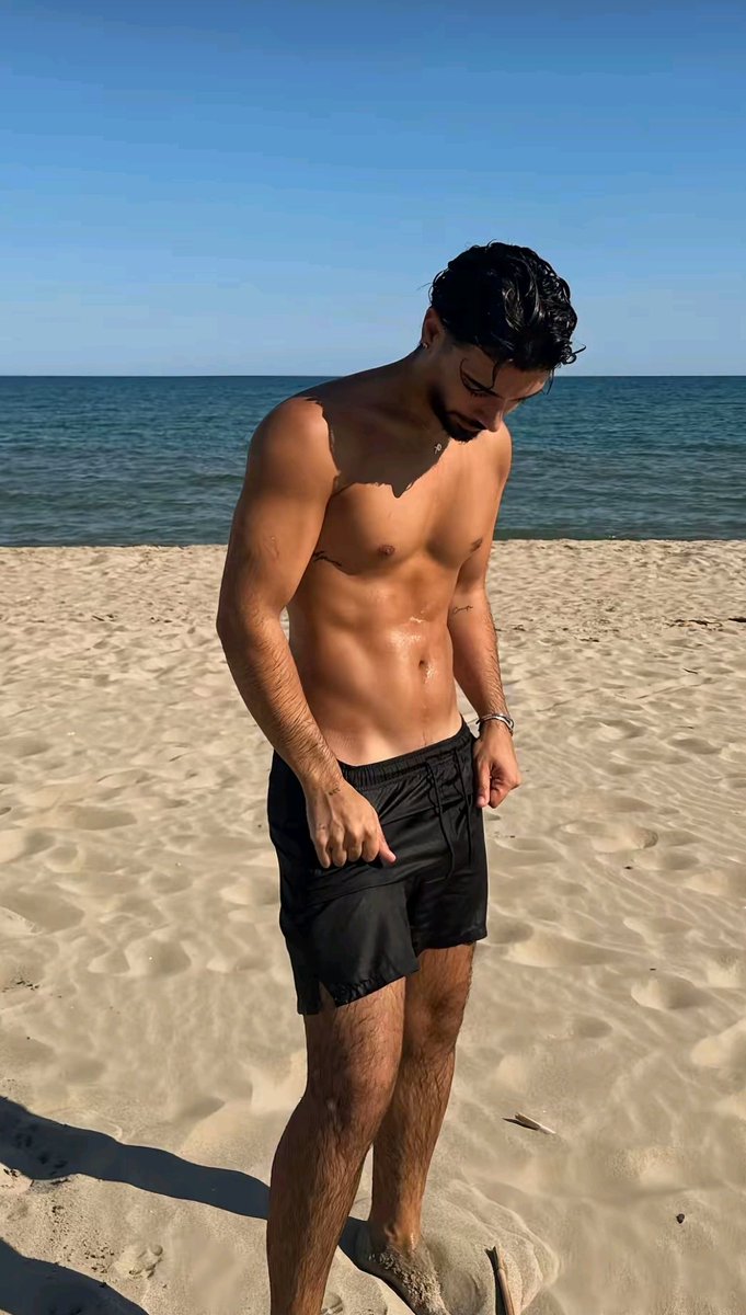 ⁦𝑹𝒐𝓃𝒾 ‹ 🇱🇧  tweet media