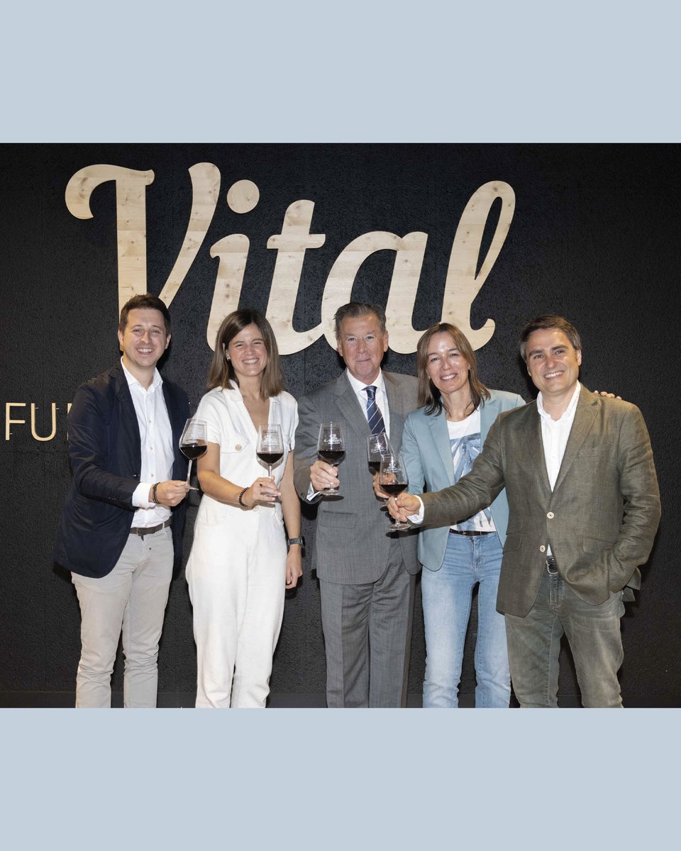 Igande honetan Arabako Errioxako Mahats-bilketaren Jaiaren edizio berri bat biziko dugu. 30 edizio gure lurraldeko ardo bikainei balioa emanez, Arabako lehen sektorearen handitasunaren adibide ona.  

Lezara goaz! 🍷