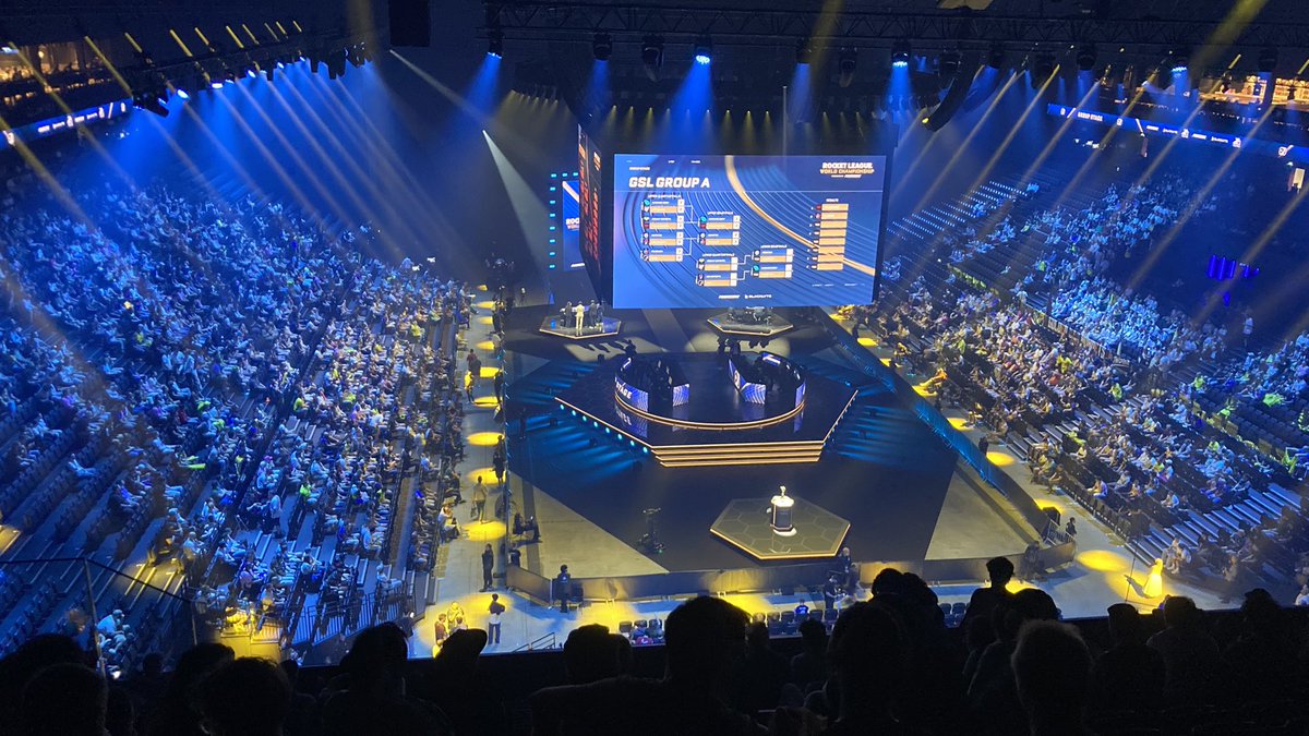 It’s been 10 years since I started playing this game and I feel immensely privileged just to be able to attend this event in person, doesn’t feel real but here I am.
#RLCS