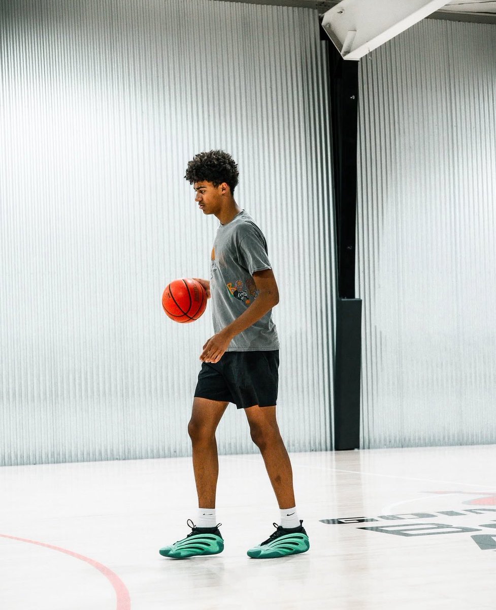 CoachBarnes1's tweet photo. Focus on production, not activity. You might be working hard ..but so is everyone else. Success comes from mastering the process, not worrying about the outcome. Stay committed, keep growing, and let your progress speak for itself! ��🏀💯 #WriteYourStory https://t.co/bzQQDkuSxv