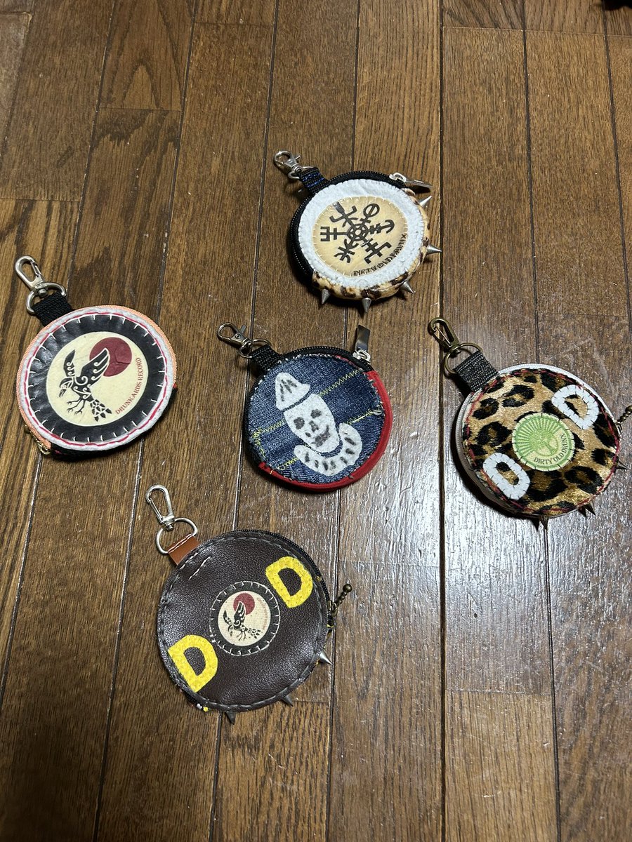 Dirty Old DrunXのコインケース❗️
ババちゃん6個だと思ったら…
5個だった😜😅
ババちゃんD.I.Yのコレハマり中🥰
<a href="/bab0310/">kazuki BABA</a> 
<a href="/DIRTY_OLD_DRUNX/">Dirty Old DrunX OFFICIAL</a>