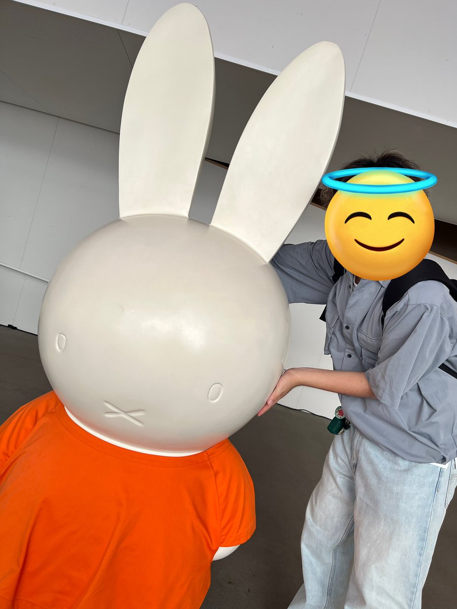 スミ入れしたいミッフィーとパシャリ📸

姉にこの写真送ったら無味のミッフィーと言ってた笑

姉弟そろってコメントが謎