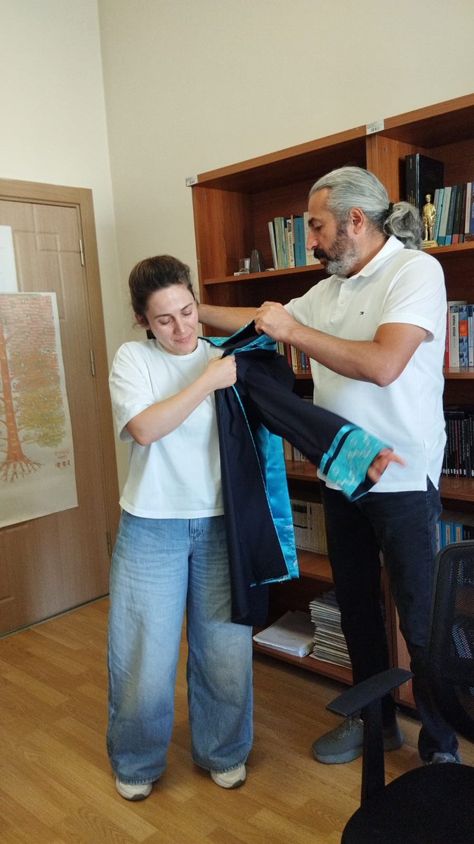 BAYÜ İnsan ve Toplum Bilimleri Fakültesi (@bayu_itbf) on Twitter photo Fakültemiz Türk Dili ve Edebiyatı Bölümü yüksek lisans öğrencilerinden Ebru Akdeniz, Doç. Dr. Osman Oruç'un danışmanlığında hazırladığı "Ayhan Geçgin'in Romanları Üzerine Ontolojik Bir İnceleme" adlı tezini başarıyla savunarak bilim uzmanı oldu.
<a href="/Bayburtedu/">Bayburt Üniversitesi (BAYÜ)</a> Fakültemiz Türk Dili ve Edebiyatı Bölümü yüksek lisans öğrencilerinden Ebru Akdeniz, Doç. Dr. Osman Oruç'un danışmanlığında hazırladığı "Ayhan Geçgin'in Romanları Üzerine Ontolojik Bir İnceleme" adlı tezini başarıyla savunarak bilim uzmanı oldu.
<a href="/Bayburtedu/">Bayburt Üniversitesi (BAYÜ)</a>