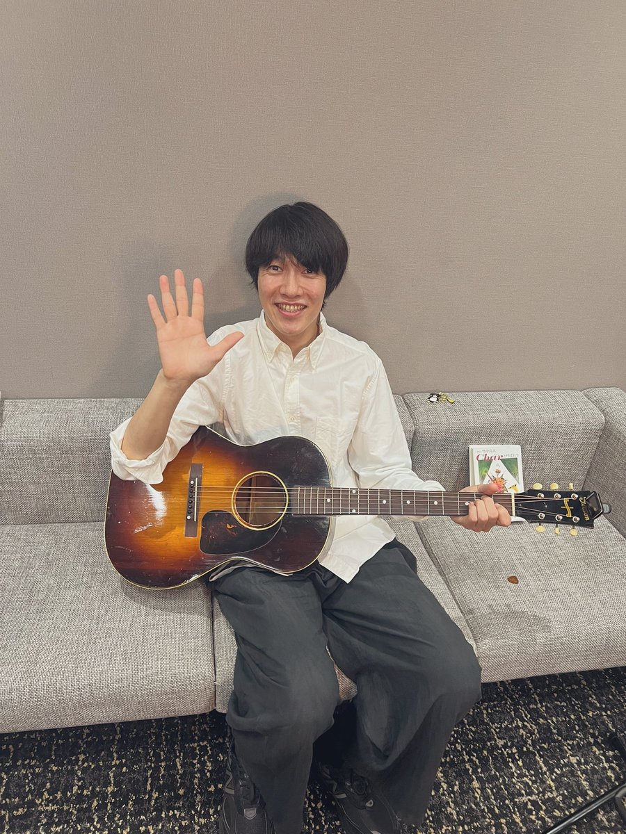 金曜夜のA-UN生配信🎥

本日で最終回を迎えました。

7月から毎週お届けしてきた全8回。
歌ったりお話ししたりしながら、皆さんと過ごす時間は本当に楽しかったです。
ご覧いただいた皆さん、ありがとうございました！