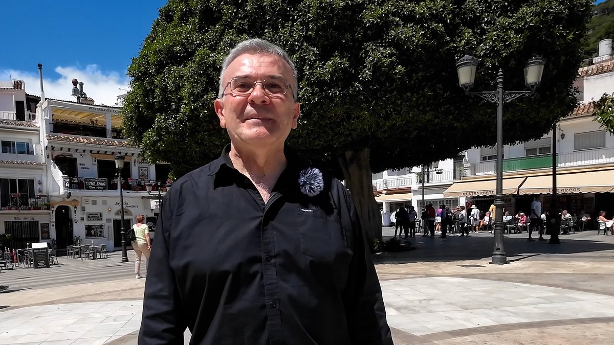 En #LosRepobladores 🙌

José Bienvenido llegó desde Tetuán a Mijas para echar raíces. Lleva 26 años dedicándose a la cerámica: tiene su propio taller, comparte espacio con otros artistas y forma a nuevos artesanos.

👉 Este domingo a las 12:13h en <a href="/canalsur/">CanalSur</a> 😎
<a href="/AytoMijas/">Ayuntamiento de Mijas</a>
