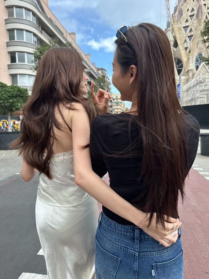 gubgib_kt's tweet photo. โอบเอว…👀 #ENGLOTinfinityTourinEUROPE25 https://t.co/fSa2Bh6w6e