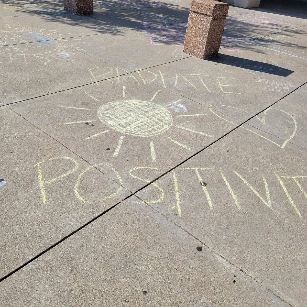DrDJackson4's tweet photo. Every day is a great day when you walk into school with messages like these!
#greatdaytobeapanther
#BeKind
#PositivePanthers
@RPHS_Panthers10
@RPHSCounselors https://t.co/S1tC45f9eD
