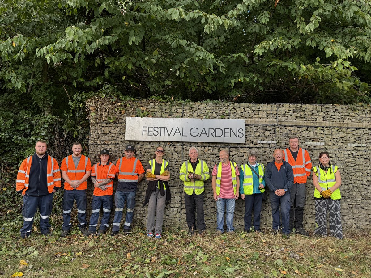 Thanks to Stev@e, SteveM, Val (busy litter picking), Donna, Jo, Penny, Sam and all the guys from LSSL for all their work in our Day of Action in the Festival Gardens today! 💪🏼👏 You can now see the sign! <a href="/lpoolcouncil/">Liverpool City Council</a>