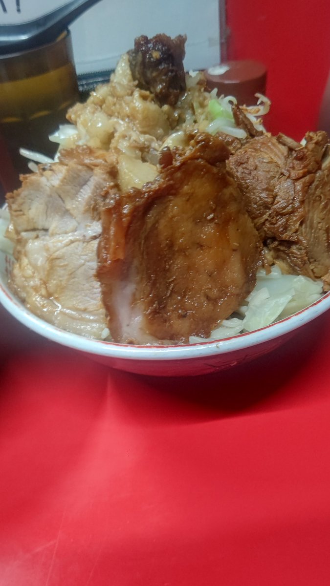 ryo4545454's tweet photo. 京都二郎

京都ブラックのつけ麺  NsA

今季ラストつけ麺!!
ちょいハプニングあって豚のおまけ🐷🙌

今年もつけ麺シリーズお世話になりました！全部旨かった🤤
ラストのブラックつけ麺も相変わらずの旨さで最高であった🙆
大満足!!

ごちそうさまでした！ https://t.co/0kPDELuoH2
