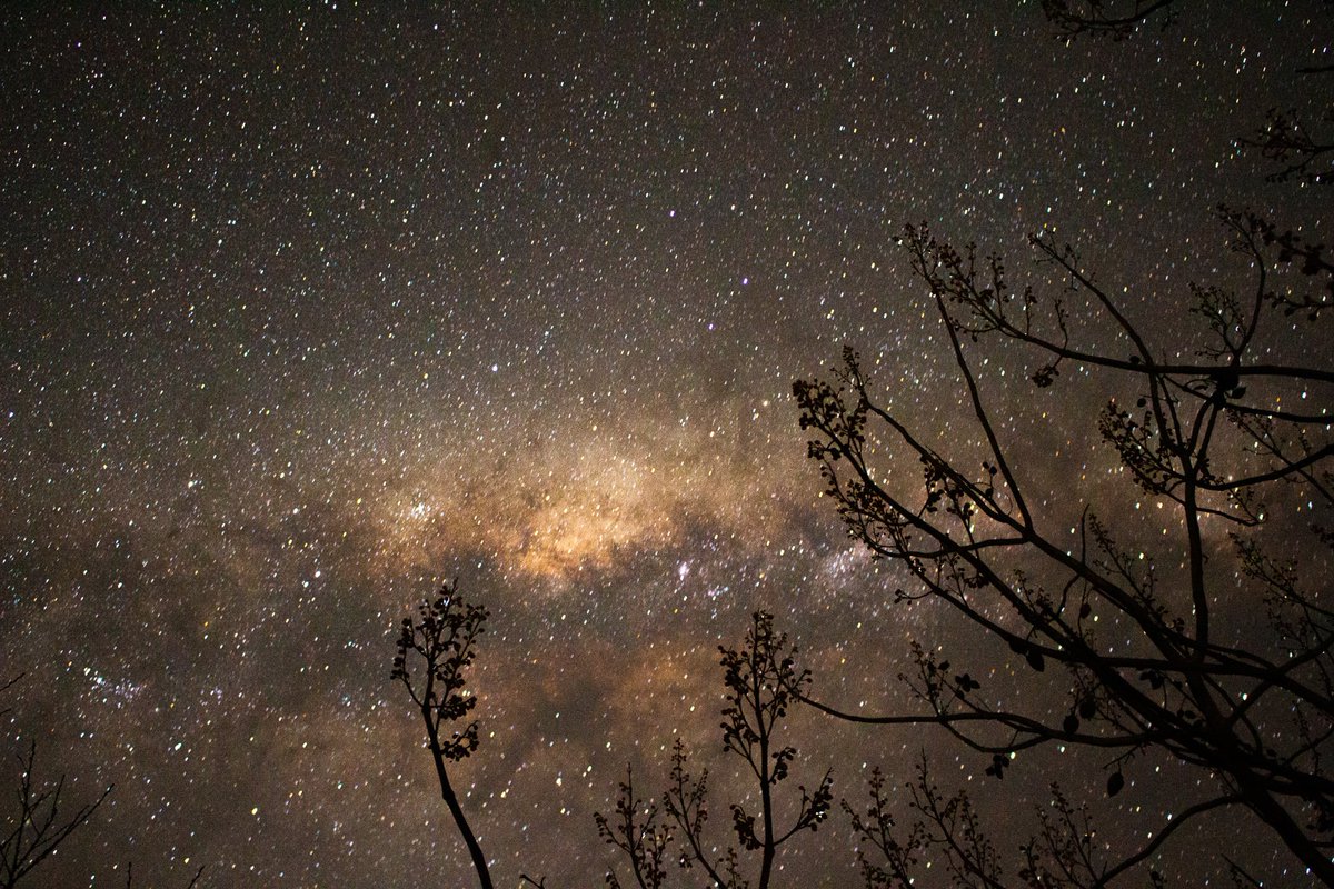 My first solo attempt at astrophotography.
Was impressed at first, untill you zoom in - the stars arent clear 😔
Ohhh well, a few tweaks here n there and one day I might succeed.