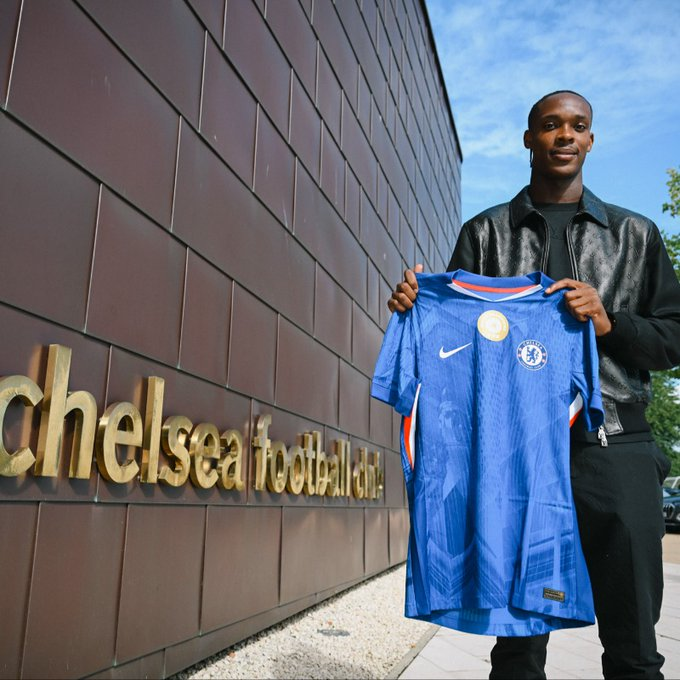 DeadlineDayLive's tweet photo. 📝 𝗗𝗘𝗔𝗟 𝗗𝗢𝗡𝗘: Chelsea have signed Strasbourg striker Emanuel Emegha.

He'll join the club officially from the 2026/27 season.

(Source: @ChelseaFC) https://t.co/NihKFMrHIg