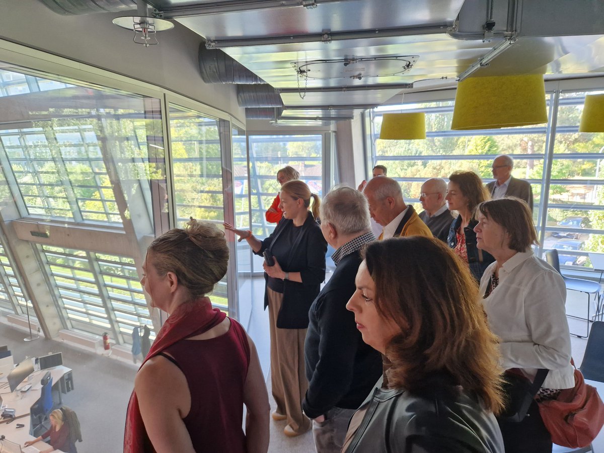 EXVerein's tweet photo. Inside #tagesschau beim #NDR in #Hamburg: EXkursion mit dem #EXeV u.a. zu Alumna Sonja Keilmann mit spannenden Einblicken. https://t.co/QzQY7cwWmI