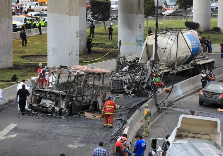 El narco comunismo mata

Los muerto de Claudia  // Los muertos de Clara