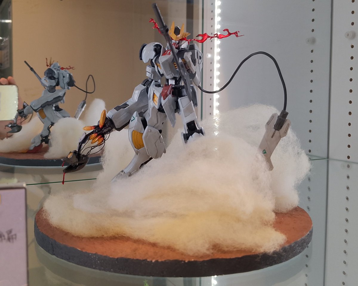 HG バルバトスルプスレクス 完成しました！

ジオラマは人生初挑戦でしたが最終決戦仕様を再現したかったのでいろいろ調べながら制作しました！

今回はラグレア杯のジオラマ部門で飾らせていただきますのでよろしくお願いします！

#ガンダム
#バルバトスルプスレクス
#ガンプラ
#ラグレア