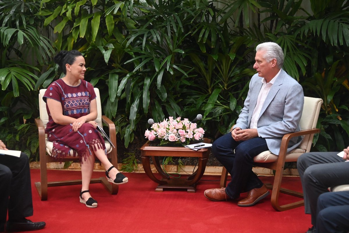 El Presidente de #Cuba 🇨🇺, <a href="/DiazCanelB/">Miguel Díaz-Canel Bermúdez</a>, recibió a una delegación de la Agencia Mexicana 🇲🇽 de Cooperación Internacional para el Desarrollo (AMEXCID), encabezada por su directora ejecutiva, la ministra Alejandra del Moral Vela.

🔗cubaminrex.cu/es/una-amistad…