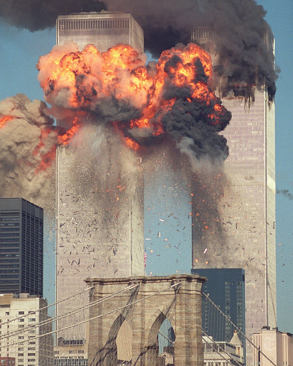 ir_PhotoApps's tweet photo. بیست و چهار سال پیش، عکاسان New York Times لحظات پس از برخورد هواپیماها به World Trade Center در ۱۱ سپتامبر ۲۰۰۱ رو ثبت کردن. اونا قربانیان، علل و پیامدهای این رویداد تحول‌آفرین رو مستند کردن. (۱/۷)

#NYC #NewYork #TwinTowers #WorldTradeCenter #911attacks #NineEleven #USA https://t.co/rkoP9558Nd