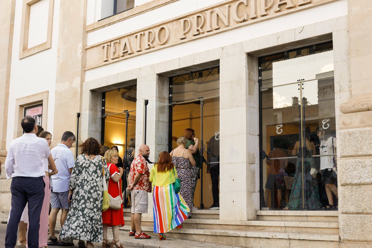 🌟Torna la màgia del teatre!

Durant els pròxims mesos ens retrobarem a la nostra casa de somnis particular amb la mateixa il·lusió de sempre: compartir amb vosaltres cada rialla, cada silenci i cada aplaudiment 🎭❤️

teatreprincipalinca.com