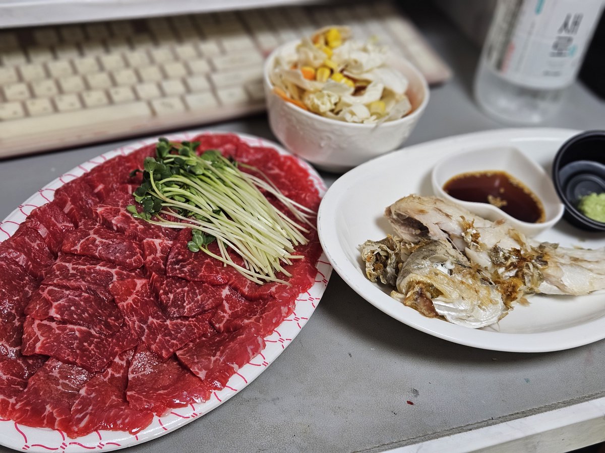 사시미 2만원인데 때깔 죽이죠