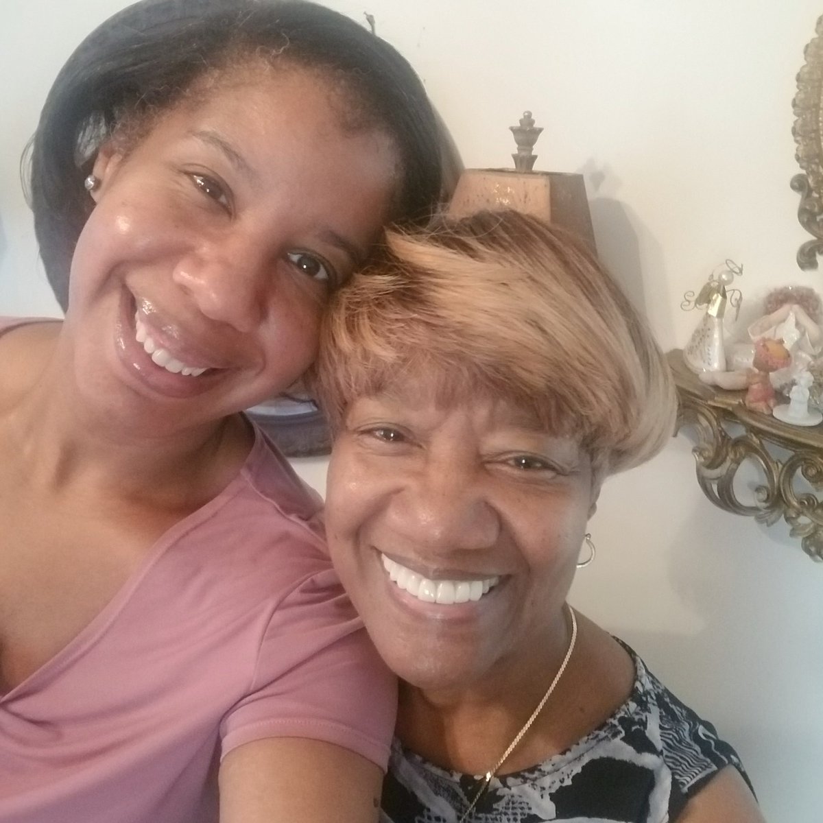 SameBritDiffDay's tweet image. #LatePost Happy 81st Birthday Mommy!🎉🥳🎉🥳