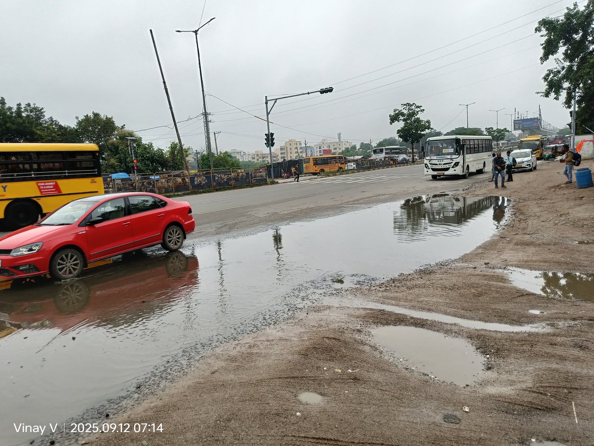 vinay_vangala's tweet photo. Tomorrow's #PotholeAsana location to wake up our
@ZC_SLP @Dc21Ghmc & team, thanks for sleeping on it!
They are least bothered!
@GHMCOnline @CommissionrGHMC Keep your templates safe!
#Hyderabad
#HyderabadRains
@HiHyderabad @YTKDIndia
https://t.co/xUhkYqcvS0 https://t.co/webTESTP3D