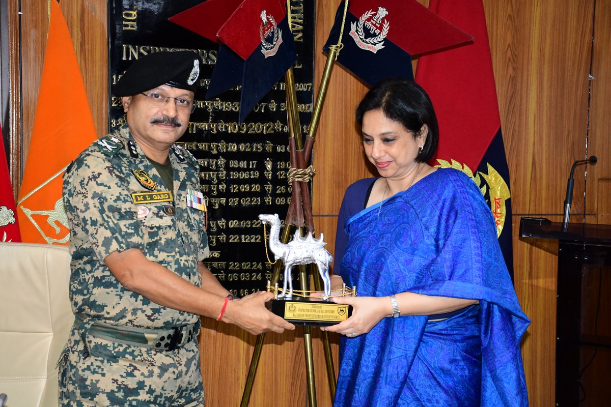 BSF_Rajasthan's tweet photo. #BSF_Rajasthan मे“भारत की सीमा सुरक्षा और चुनौतियाँ”एक दिवसीय कार्यशाला का आयोजन श्री एम.एल.गर्ग,महानिरीक्षक,की अध्यक्षता मे किया गया।
सुश्री सुहाशिनी हैदर
प्रो.डॉ.एस.एस.चौलिया
श्री एस.के.सूद
श्री बी.एन.शर्मा
श्री एन.एन.डी दुबे
डॉ. आर.के अरोड़ा
सभी अतिथियो का हार्दिक स्वागत किया। https://t.co/pztzXzHP8q