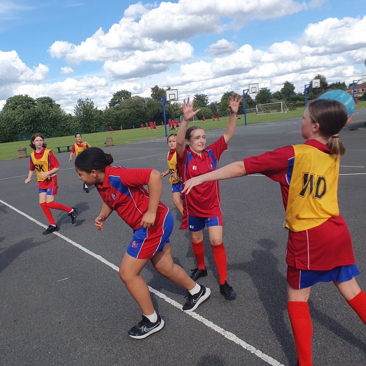 StAntonysCC's tweet image. 📷 Year 7 Takeover in PE! 📷

Our Year 7 students have really dived into their PE sessions, showcasing their skills, sportsmanship, and teamwork. 📷
It’s wonderful to see them all having fun while staying active!
#year7 #pegoals #ActiveFun #schoollife
