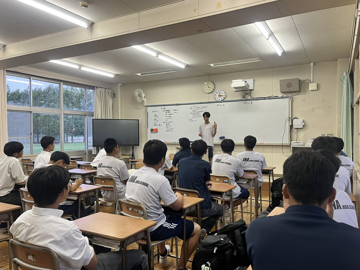 秋季大会を終え、伊奈高野球部は選手ミーティングから再スタートを切りました！1次•2次予選の公式戦3試合に多くの選手が出場したため、チームの課題を1人1人が自分ごととして捉えることができたようです！トレーナーと相談してメニューも見直したので、基礎からレベルアップできるよう頑張ります！