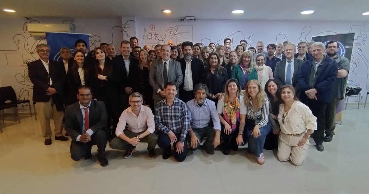 🔵 ESTAMOS TODOS JUNTOS 💪🏼

Se llevó a cabo la reunión de Comisión ampliada, con representantes de todos los organismos del Estado.

Seguimos creciendo, cada vez más unidos en defensa de nuestra profesión. 

#AGAE #Unidad #ProfesionalesUnidos #FuerzaColectiva #DefendemosLoNuestro